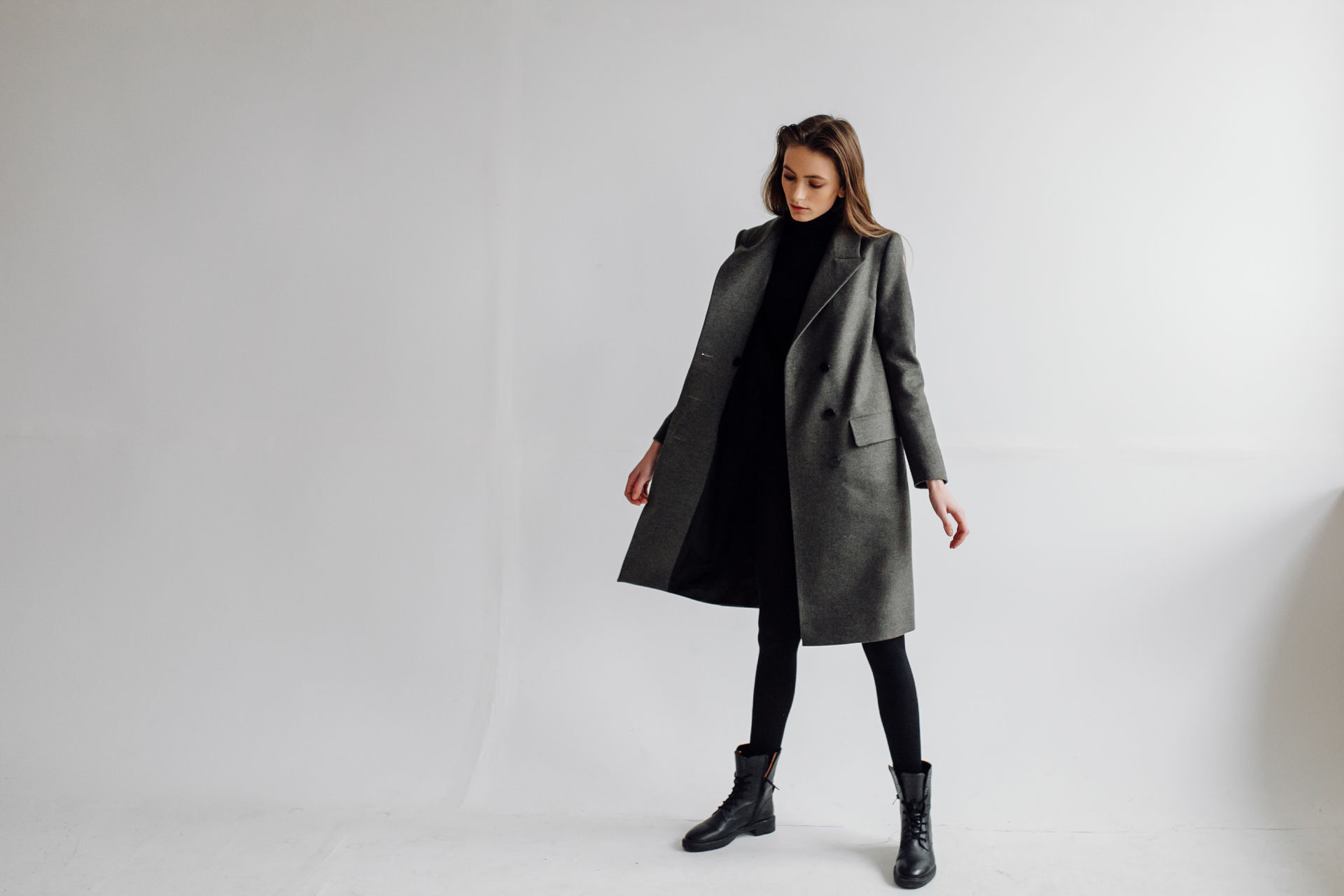 Fashion photo of young woman. Girl posing. Studio photo